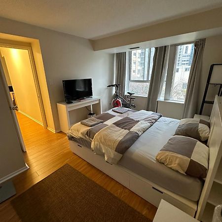 Best Location In Downtown- Walking To Eaton Centre, Nathan Phillips Square, Yonge-Dundas, Ikea,Transit Toronto Exterior foto