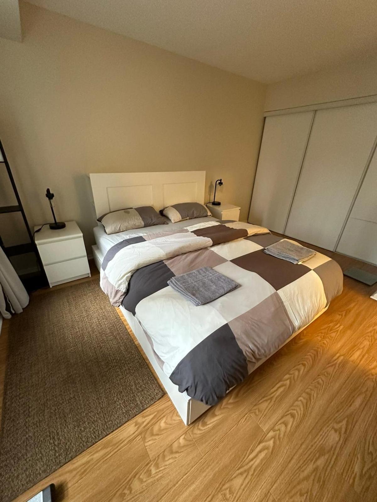 Best Location In Downtown- Walking To Eaton Centre, Nathan Phillips Square, Yonge-Dundas, Ikea,Transit Toronto Exterior foto