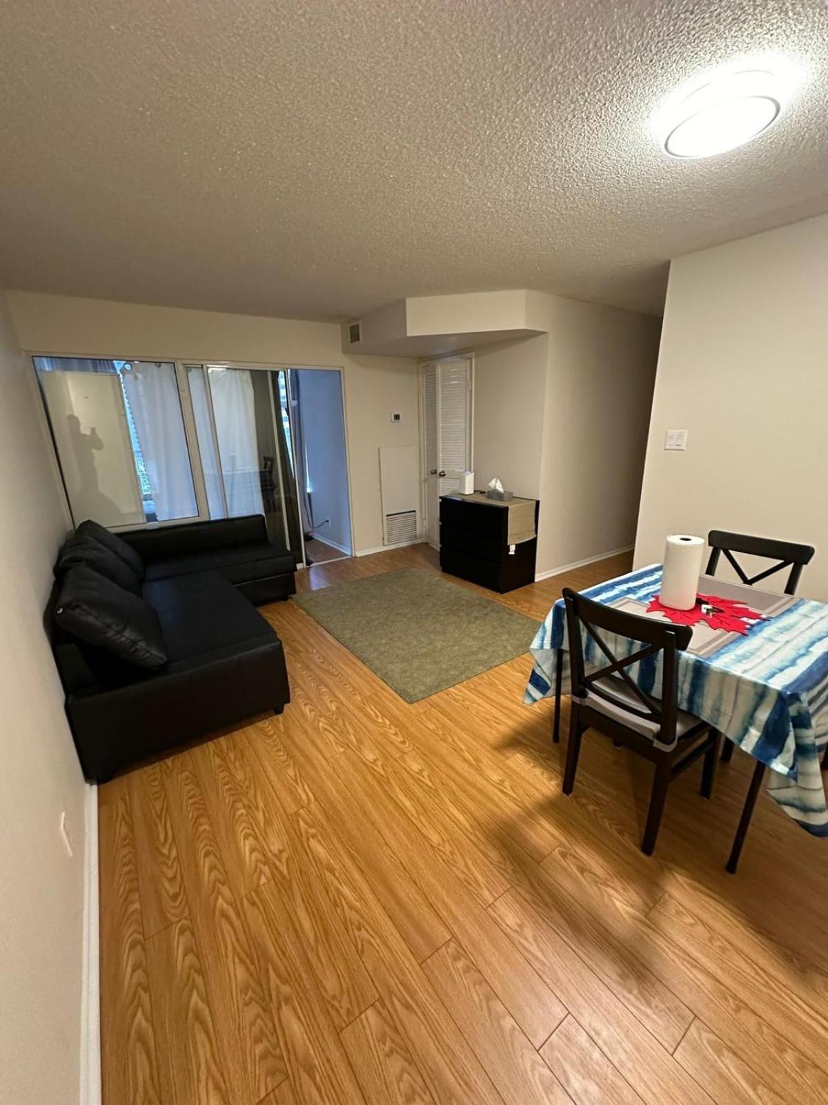 Best Location In Downtown- Walking To Eaton Centre, Nathan Phillips Square, Yonge-Dundas, Ikea,Transit Toronto Exterior foto