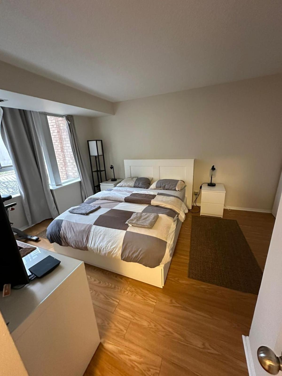 Best Location In Downtown- Walking To Eaton Centre, Nathan Phillips Square, Yonge-Dundas, Ikea,Transit Toronto Exterior foto